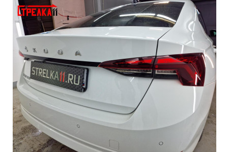 Декоративный элемент на багажник - SKODA OCTAVIA (IV) 2019-2022г.в. Лифтбек