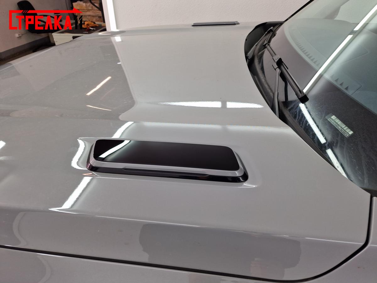 Декоративный элемент на капот