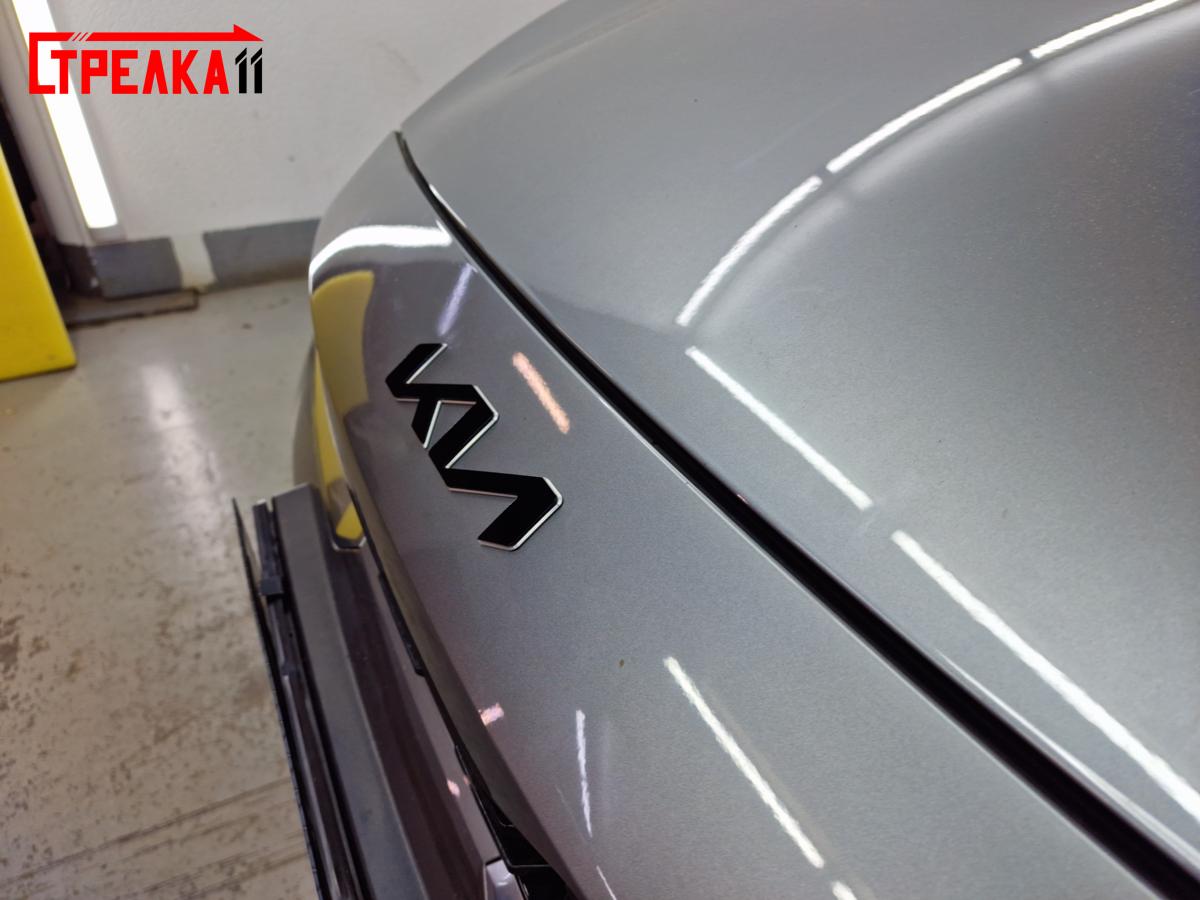 На передний логотип