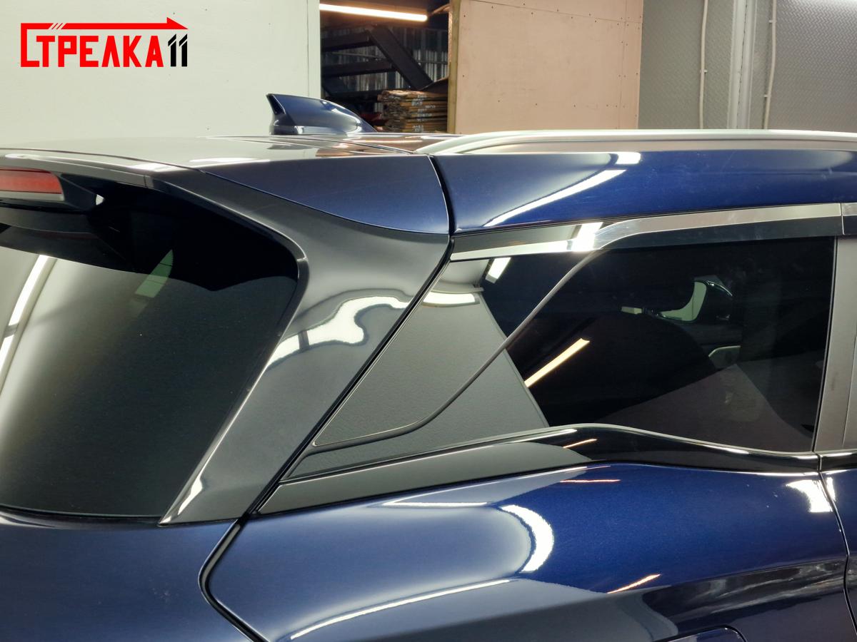 На молдинг 3-его ряда окон