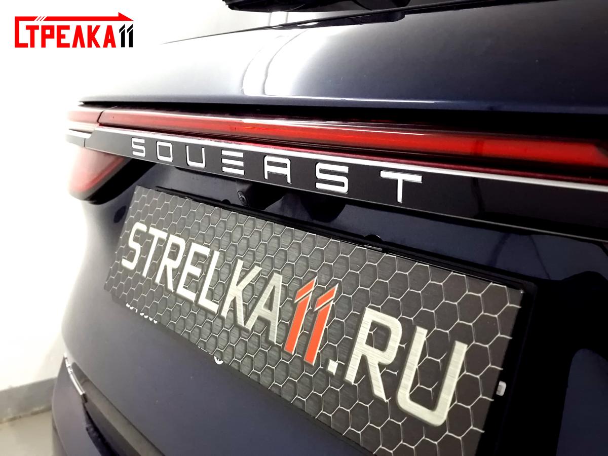 На задний логотип